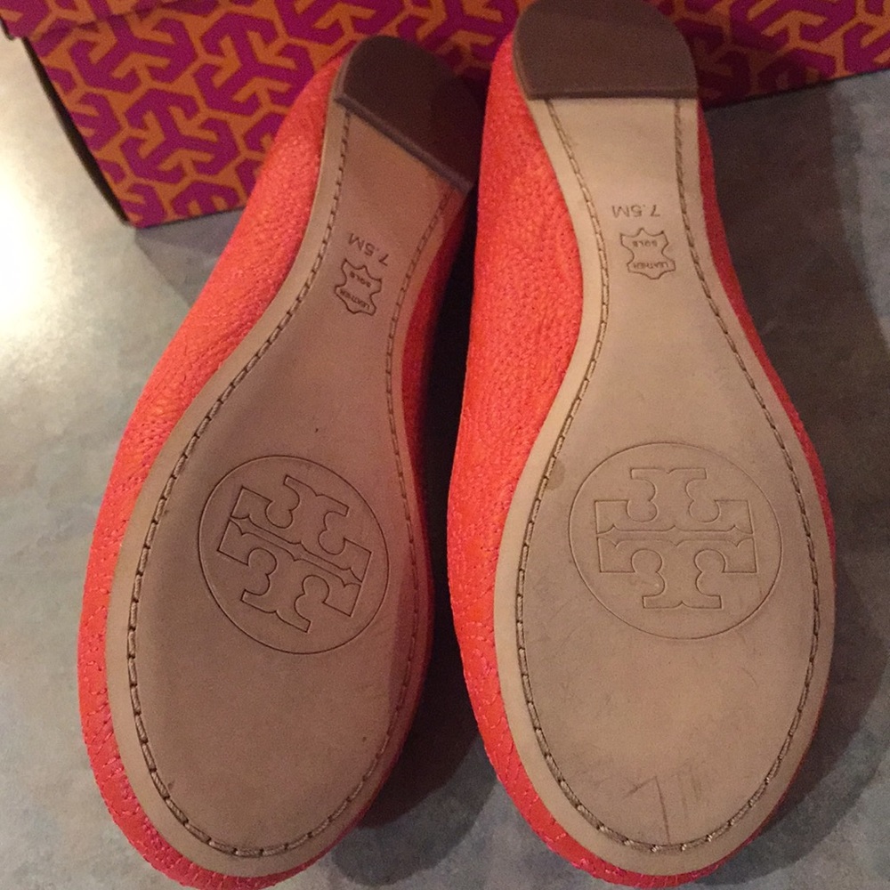 Tory Burch new orange leather flats - Picture 2 of 2